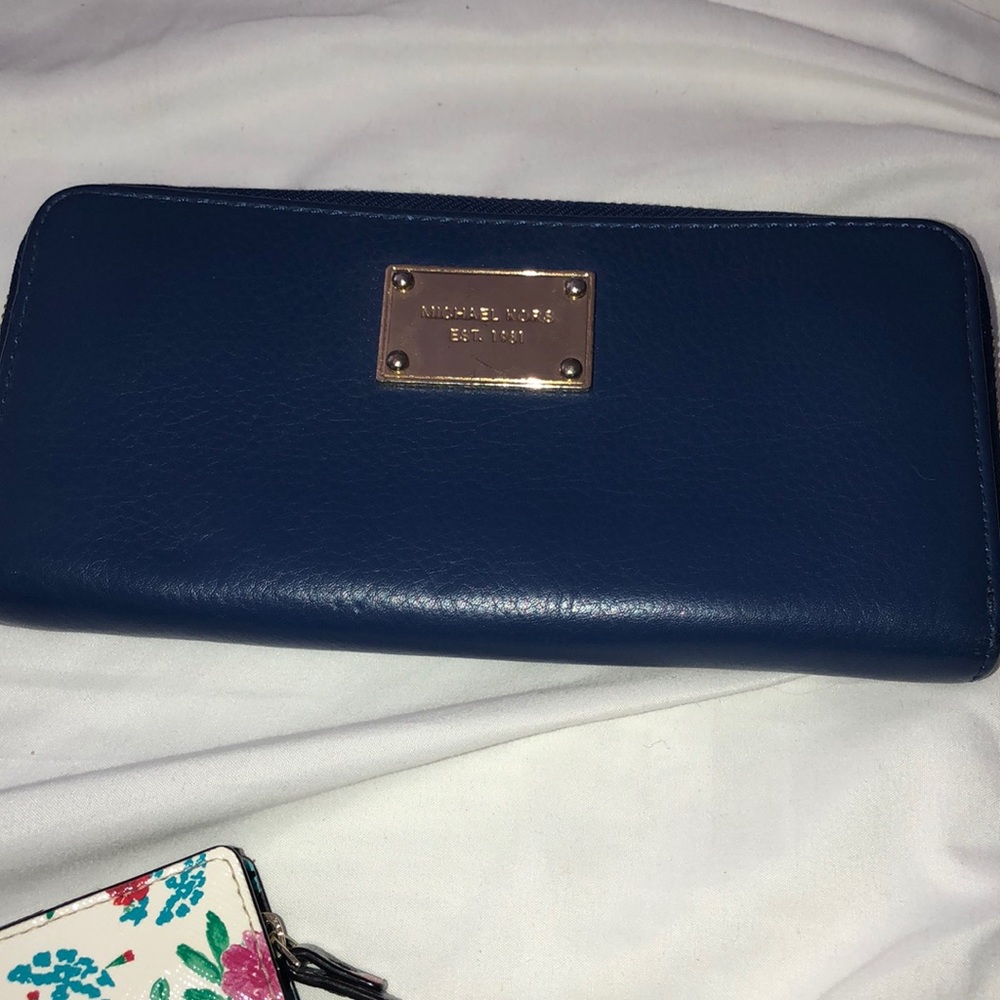 Michael kors wallet